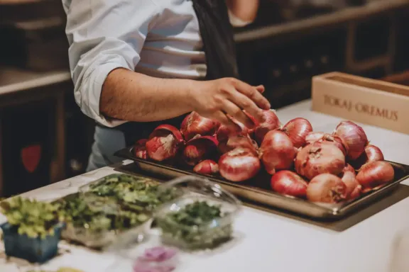 Bandeja con cebollas